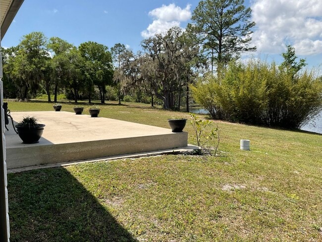 Photo - Lake view is quiet