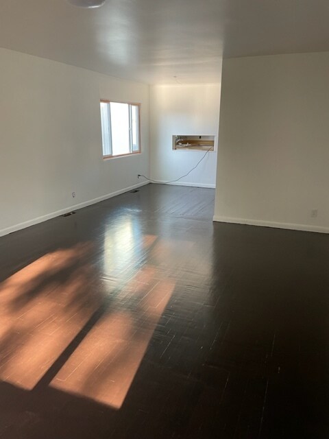 Living room dining room looking towards kitchen - 1101 Newell St