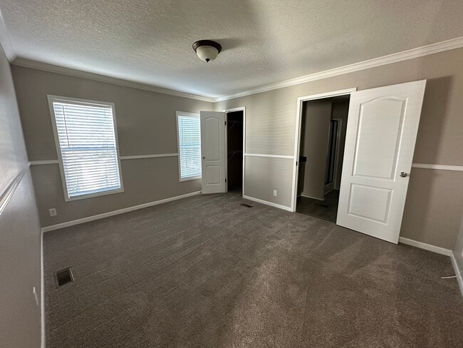 Photo - 1629 Jarrard Way