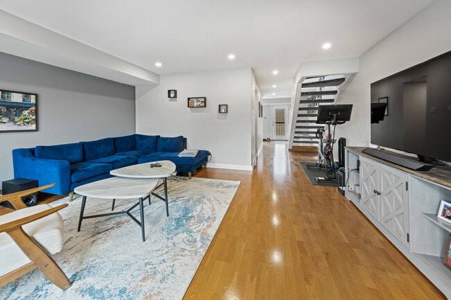 Photo - 1644 N Mohawk St