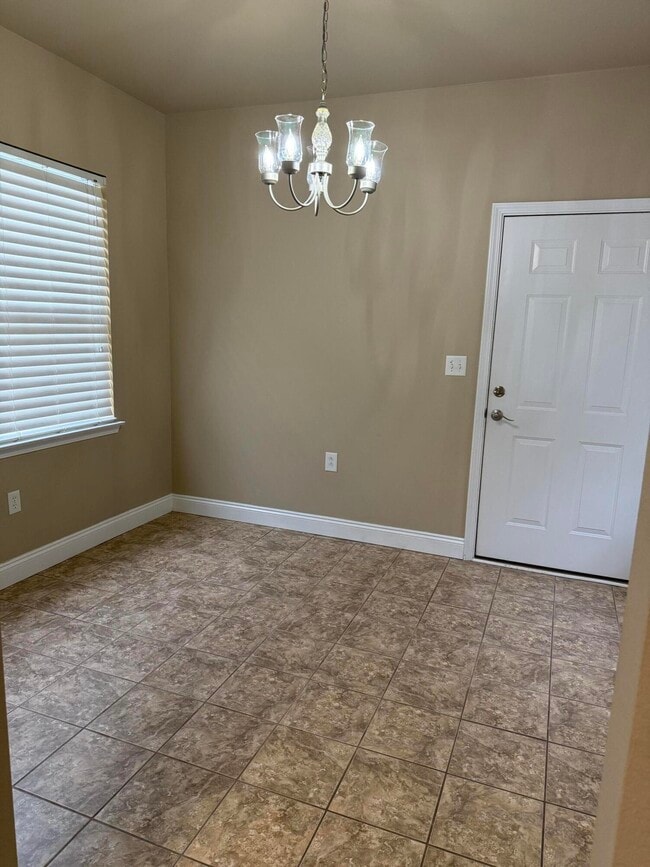 Photo - 129 Daisy Ln