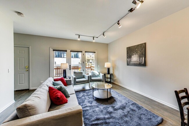 Photo - 2233 W Medill Ave