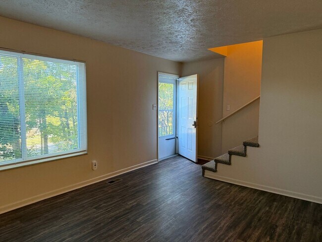 Photo - [01204G] Unit 01204G