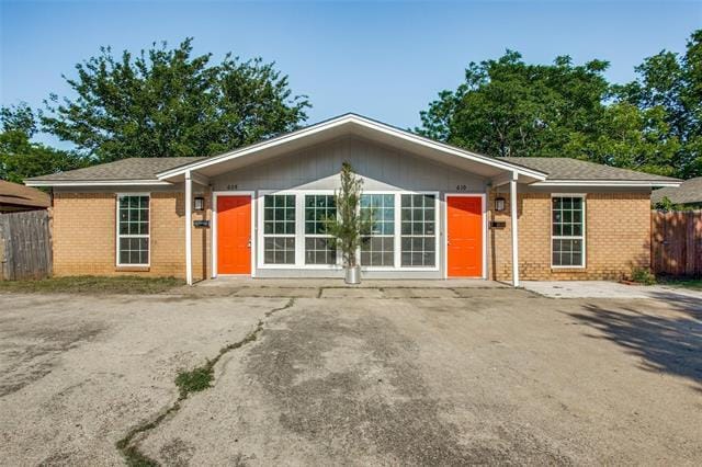 Building Photo - 610 N Oak St Rental