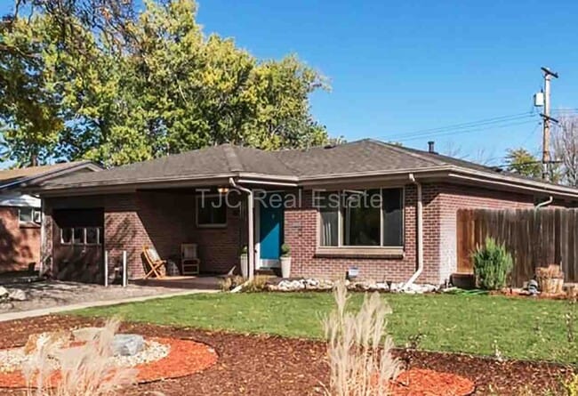Building Photo - Massive Backyard! Rental