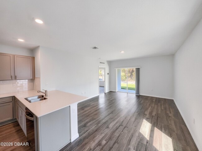 Photo - 982 Commons Wy