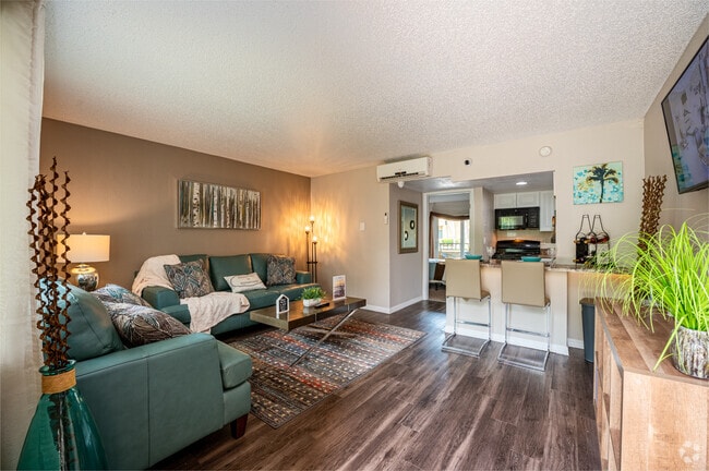 1BR, 1BA - 550SF - Living Room - Sunpointe Place