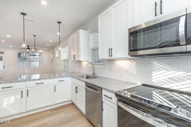 Building Photo - Room in Townhome on Gossamer Ln