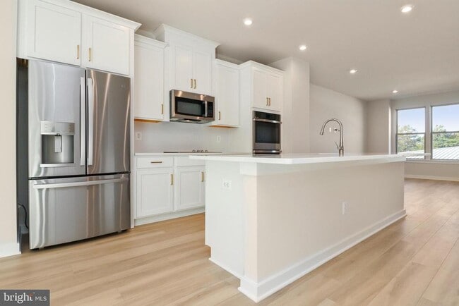 Photo - 2176 Glacier Rd