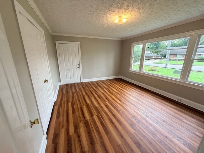 Photo - 136 Williamson St