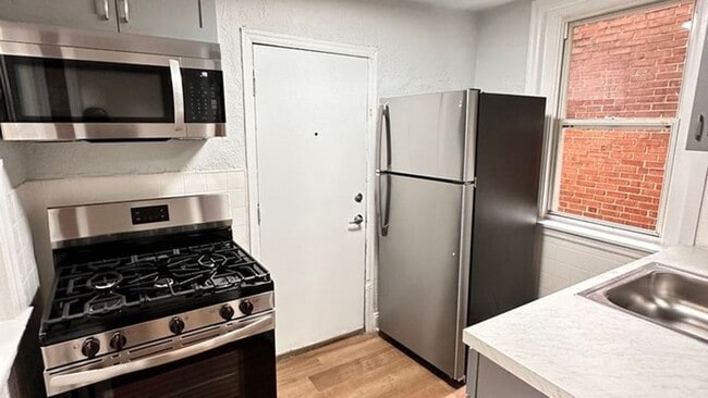 Building Photo - 4939 Walnut St Unit 3R