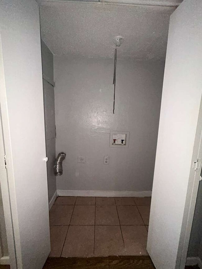 Photo - 2408 Hollandale Cir Unidad APT B