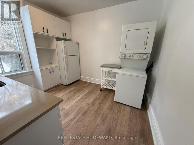 Photo - 1234 Gerrard St E Unité Upper