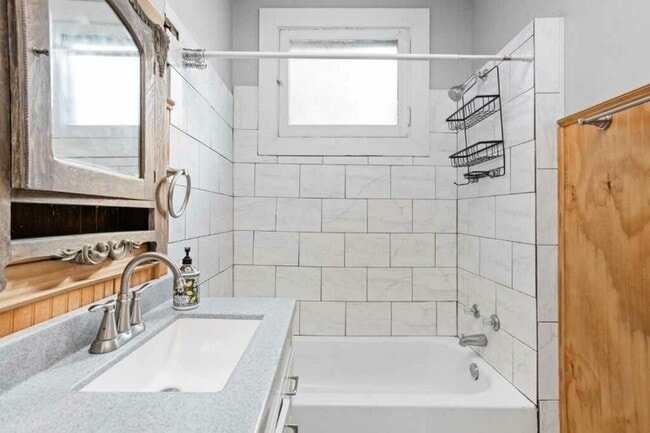 Baño - 539 Fletcher Ave