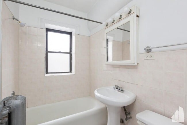 Photo - 0 bedroom in Chicago IL 60610 Unit 304