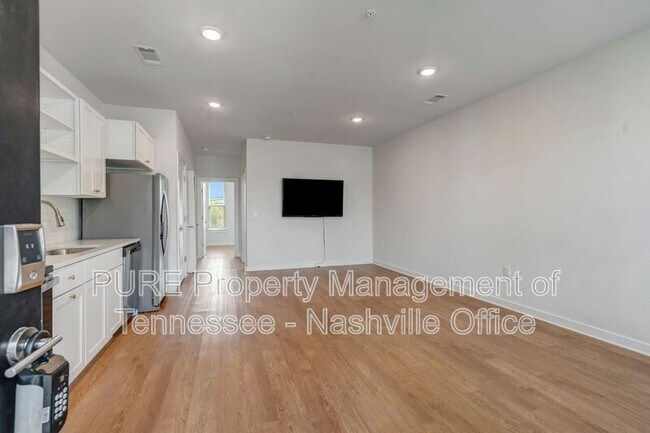 Photo - 600 E Trinity Ln Unit 102