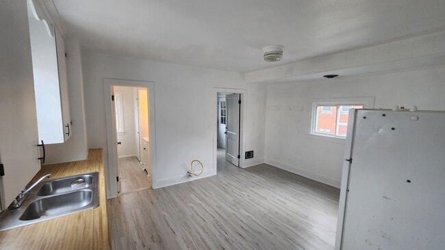 Photo - 42 W Main St Unit upper