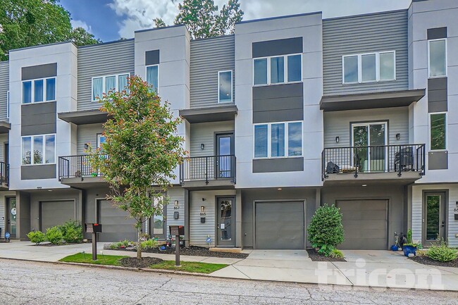 Photo - 865 Cavanaugh Ave SE