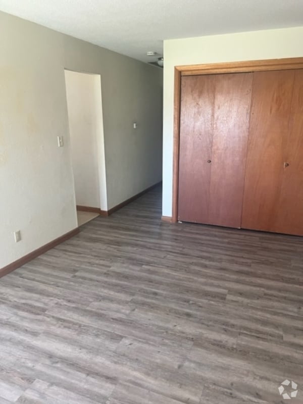 Building Photo - 480 3rd St Rental