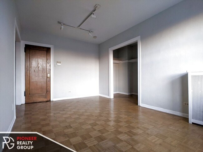 Photo - 739 W Belmont Ave Unit 407