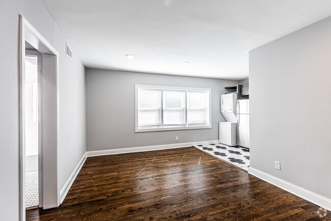 Estudio - 405 pies cuadrados - The Holmes