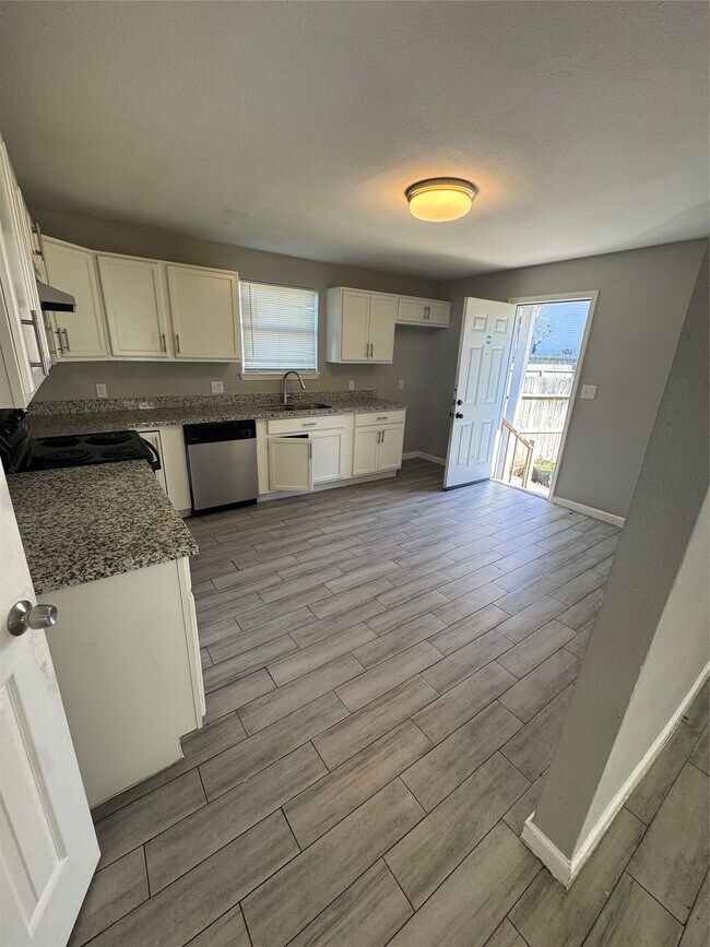 Photo - 8502 N Main St