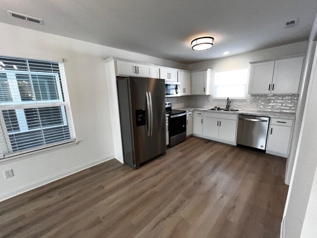 Photo - 2065 Aster Dr