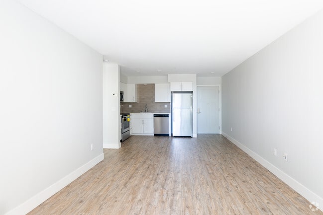 1BR, 1BA - 565 SF