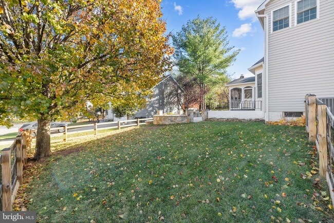 Photo - 46564 Hampshire Station Dr