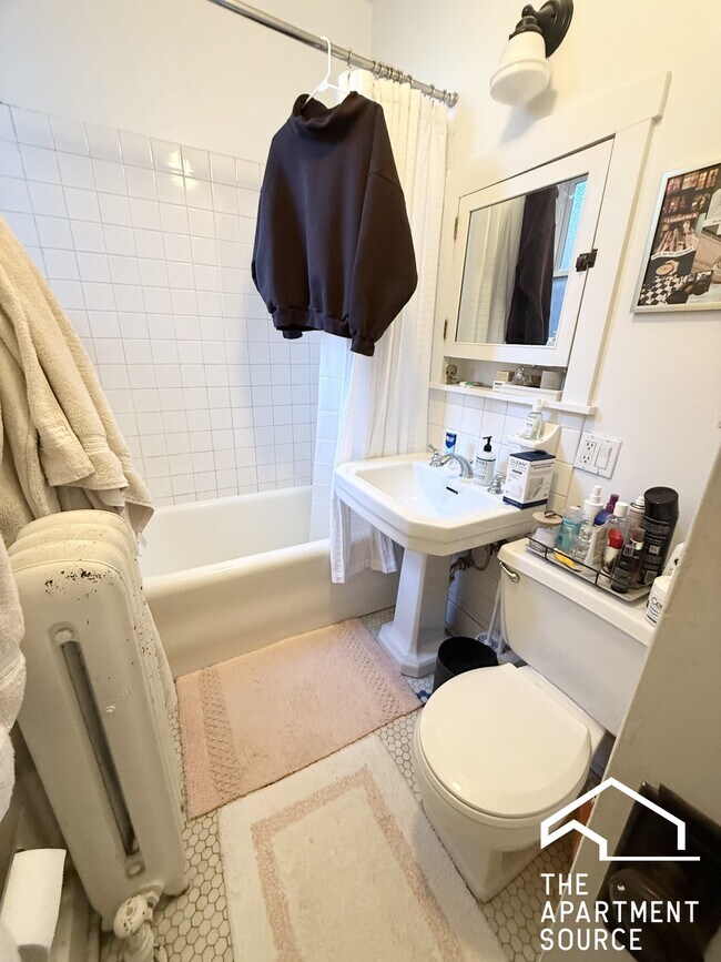 Photo - 822 W Wrightwood Ave Unit 2