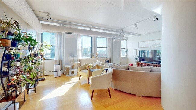 Building Photo - 96 South St Unit 3-4