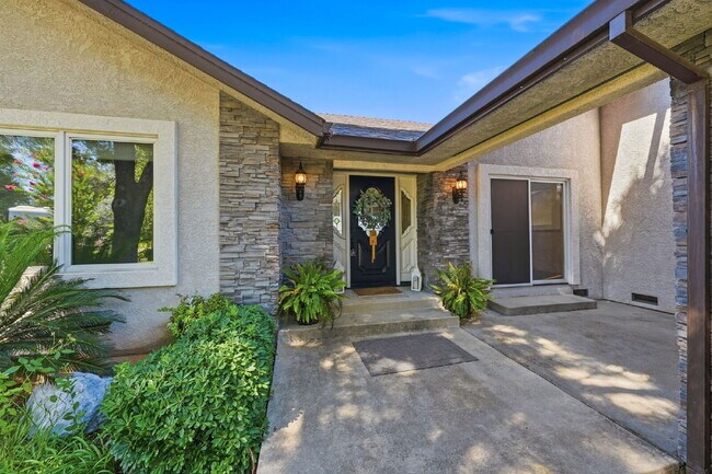 Beautiful Executive Level Rental on Golf Course