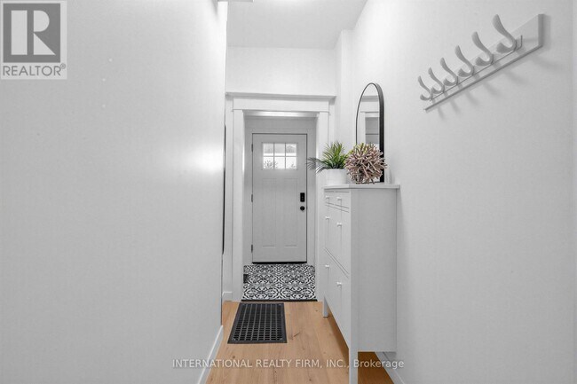 Photo - 793 Dufferin St
