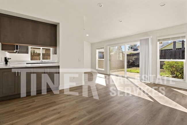 Photo - 6612 Posten Way