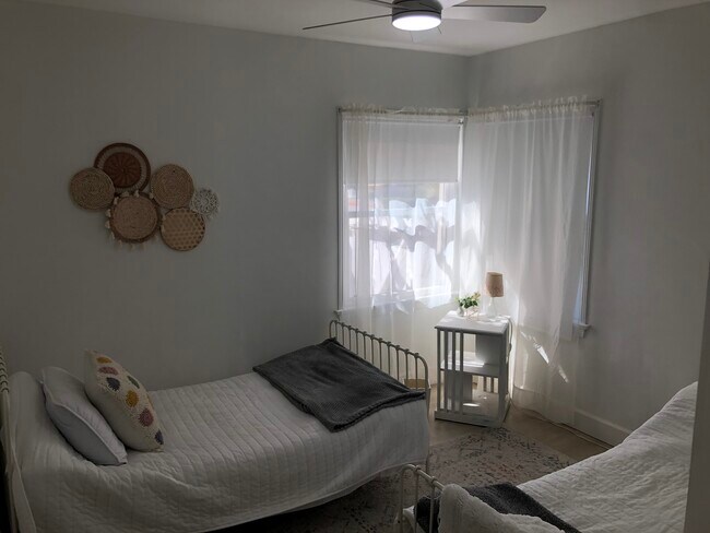 Photo - 10802 Howard St