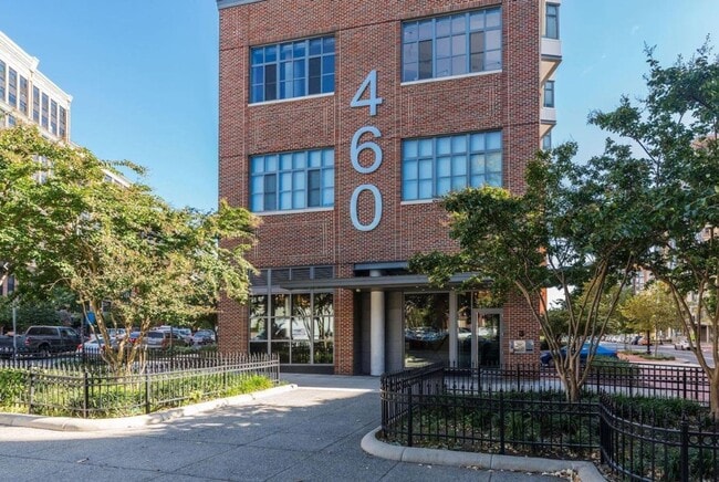 Building Photo - Spacious PENTHOUSE Unit #1006