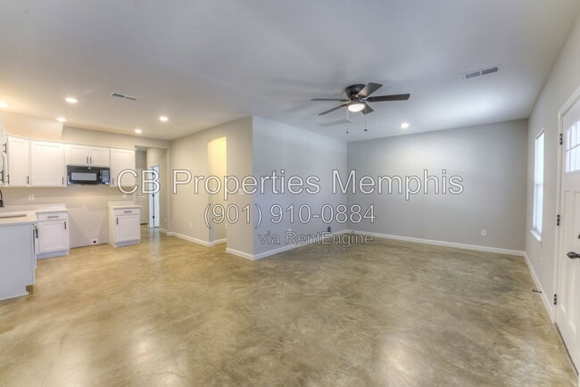 Photo - 652 Ayers St