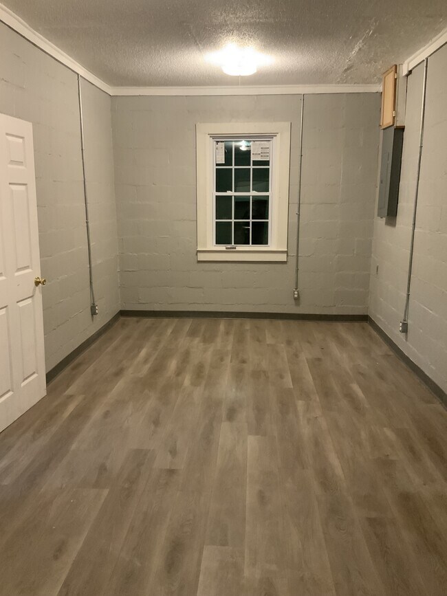 Photo - 131 E Main St