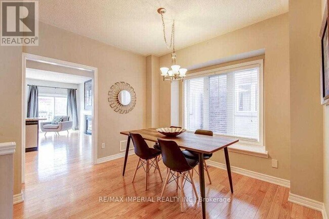 Photo - 2438 Felhaber Crescent