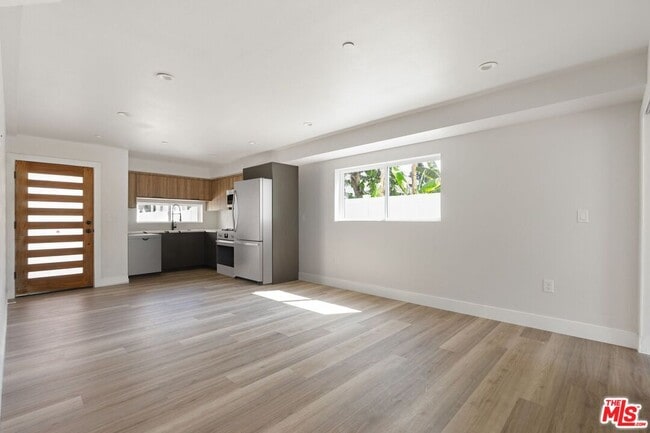 Building Photo - 716 W 41st Pl Unit 3 Rental