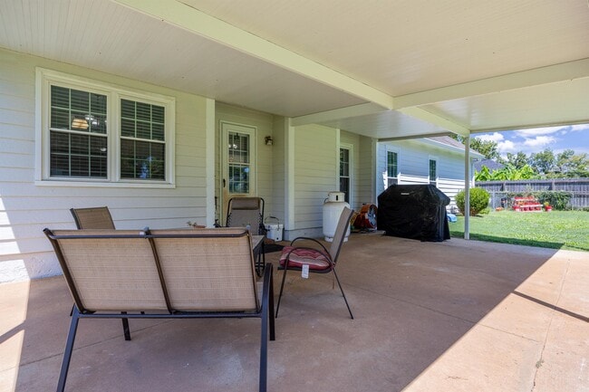 Photo - 196 Lynwood Ln
