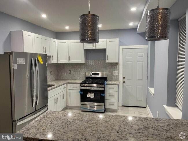 Building Photo - 1339 W Boston St Rental