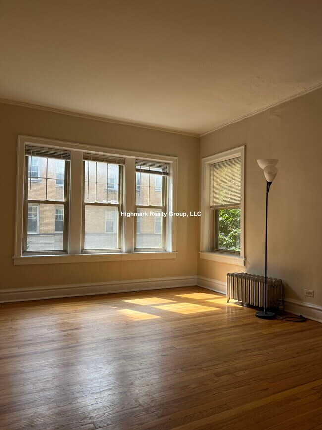 Building Photo - 910 Reba Pl Unit 2OS