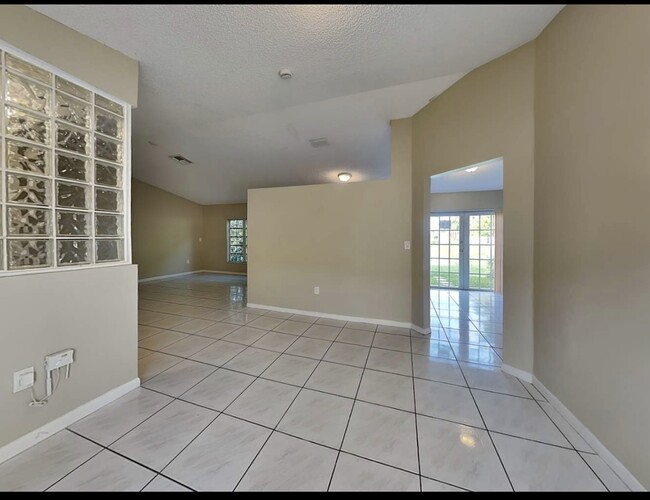 Photo - 2715 Taylor St