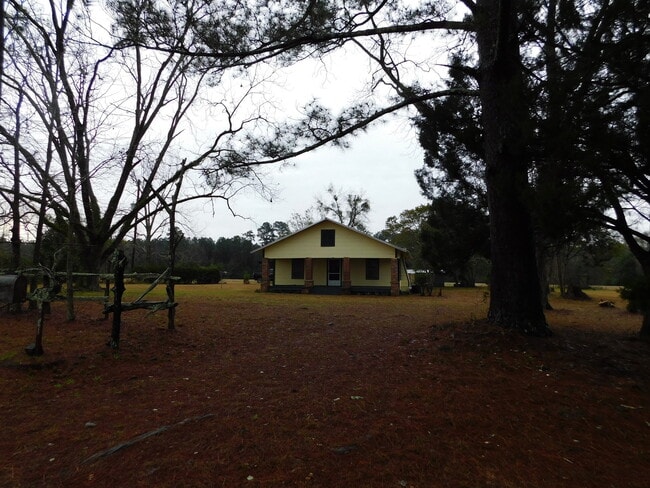 At home in the country - At home in the country
