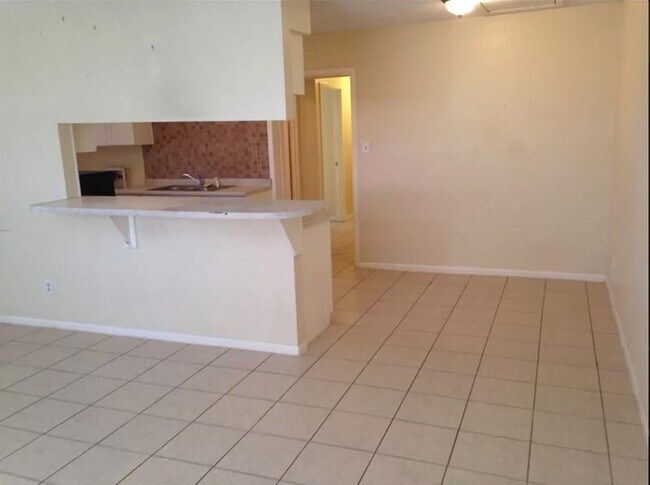 Photo - 208 NW River Rd