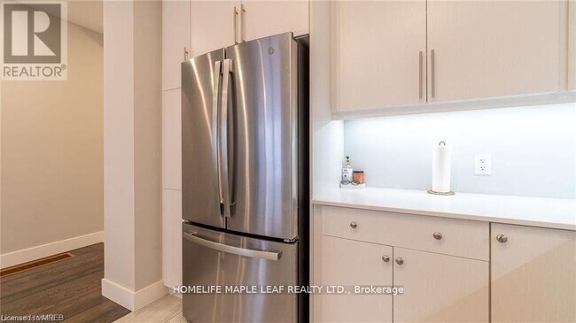 Photo - 689 Chelton Rd