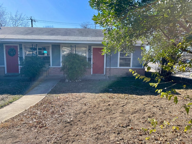 Building Photo - Edgebrook Unit 768