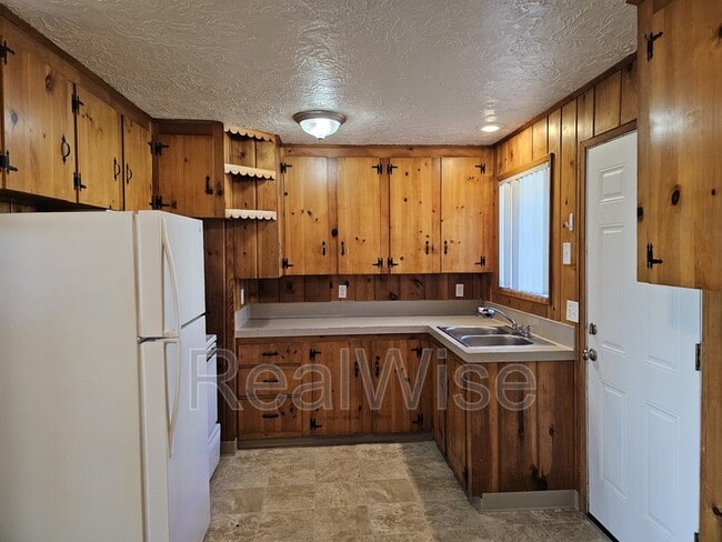 Photo - 614 NE Anderson St