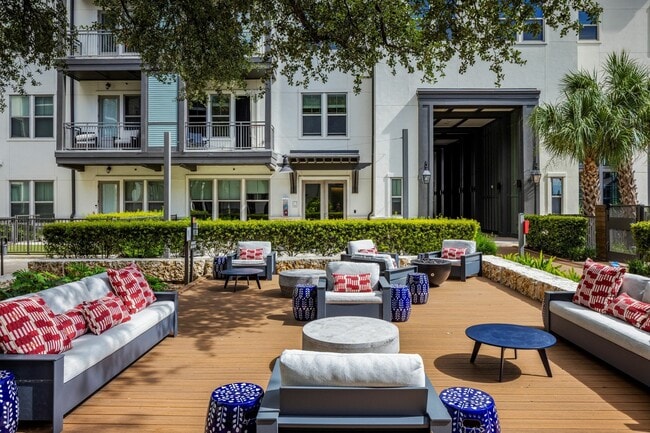 Lakeline_amenity_outdoor lounge_LG-2